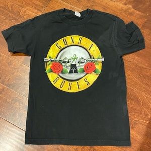 Vintage size Small Guns and Roses worn black tee shirt with colorful logo casual